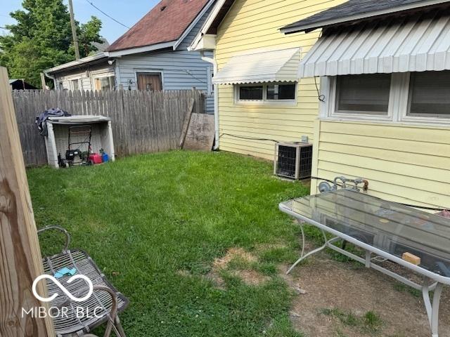 2830 Guilford Ave, Indianapolis, IN 46205 - view of yard