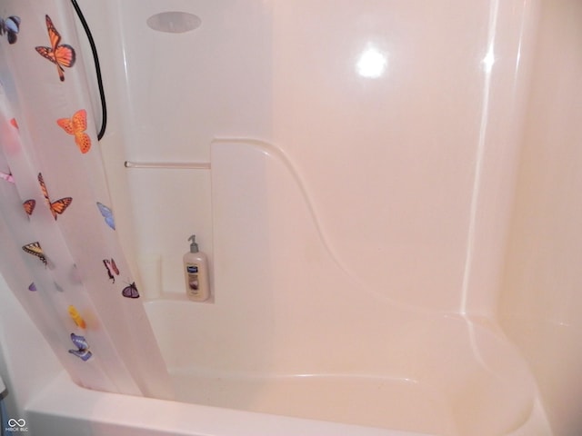 10178 Cornith Way, Avon, IN 46123 - full bath featuring shower / bathtub combination with curtain