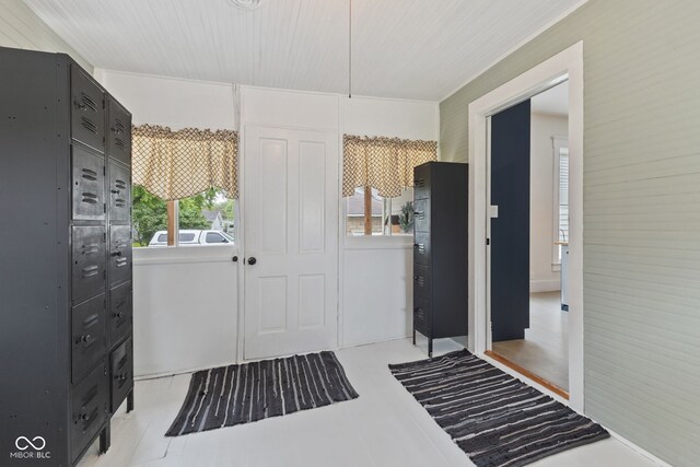211 N County Line Rd, In, IN 47272 - foyer with wood ceiling