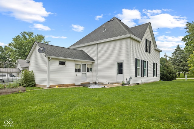 211 N County Line Rd, In, IN 47272 - back of property with a shingled roof and a yard