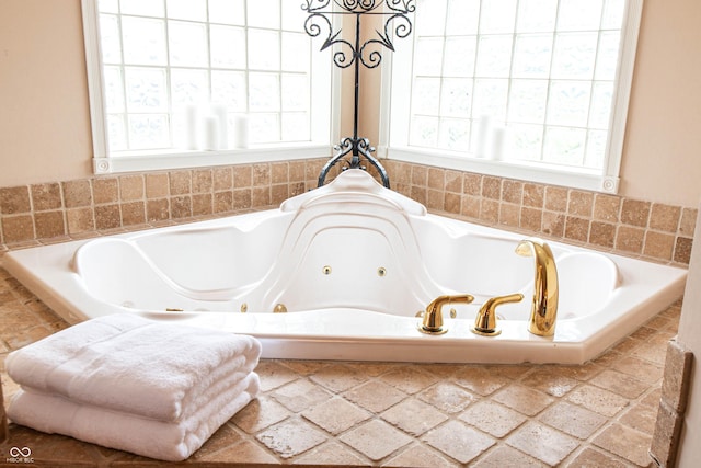 3306 Mullinix Rd, Greenwood, IN 46143 - bathroom featuring a jetted tub