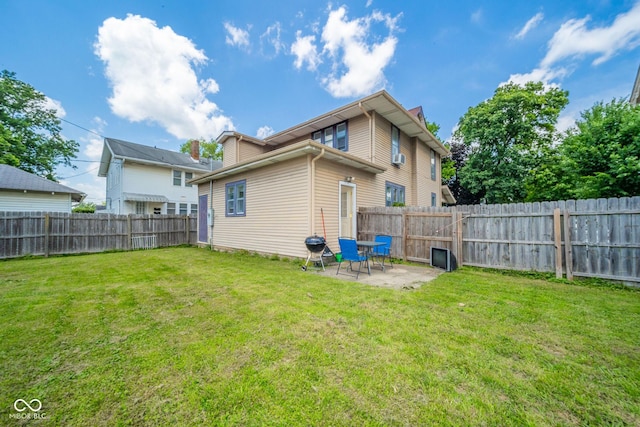 917 W 8th St, Anderson, IN 46016 - rear view of property with a fenced backyard and a patio area