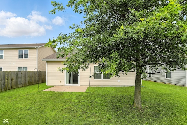 2253 Bridlewood Dr, Franklin, IN 46131 - back of property with a patio