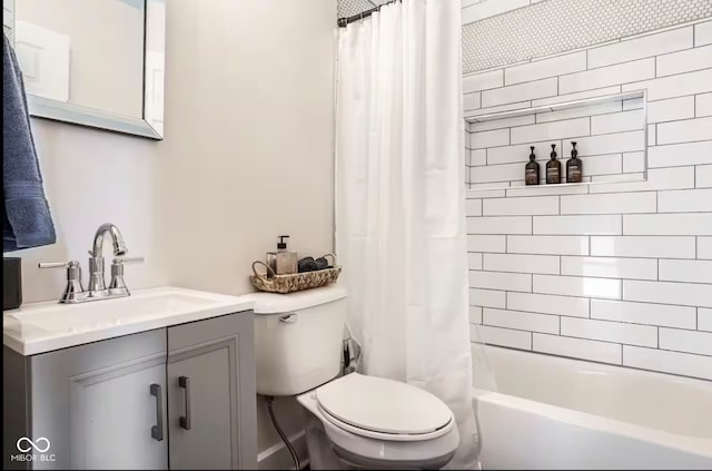 213 E 15th St, Indianapolis, IN 46202 - full bath with vanity and shower / bath combination with curtain