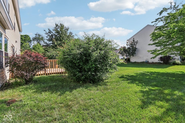 6711 Crestwell Ln, Indianapolis, IN 46268 - view of green lawn
