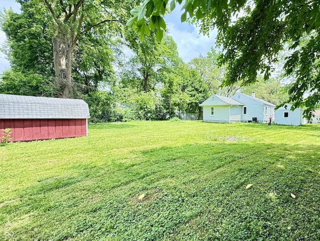 3712 S Kealing Ave S, Indianapolis, IN 46237 - view of grassy yard featuring a storage shed