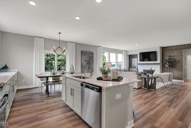 5343 Pelion Pl, Mccordsville, IN 46055 - kitchen with dishwasher, a chandelier, light wood-style flooring, an island with sink, and recessed lighting