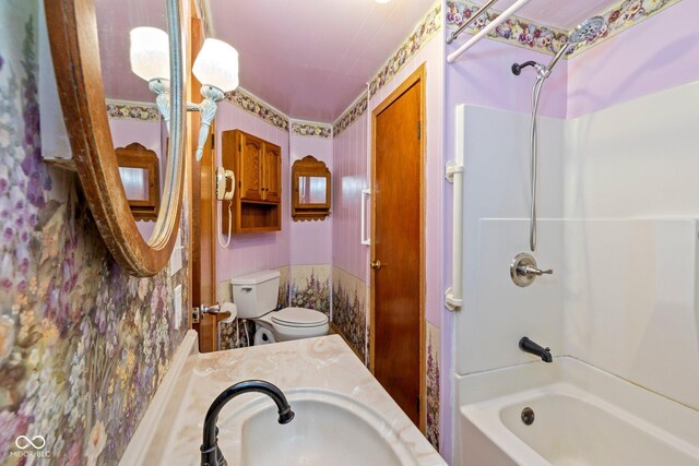 206 E Franklin St, Roachdale, IN 46172 - bathroom featuring shower / bathtub combination and vanity