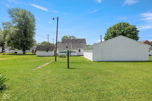 206 E Franklin St, Roachdale, IN 46172 - view of grassy yard with an outbuilding