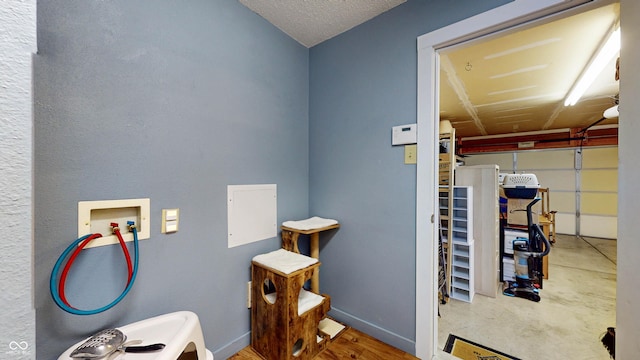 6816 Minnow Dr, Indianapolis, IN 46237 - bathroom with baseboards