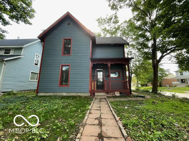 115 Simpson St, Crawfordsville, IN 47933 - view of front facade with a porch and a front lawn