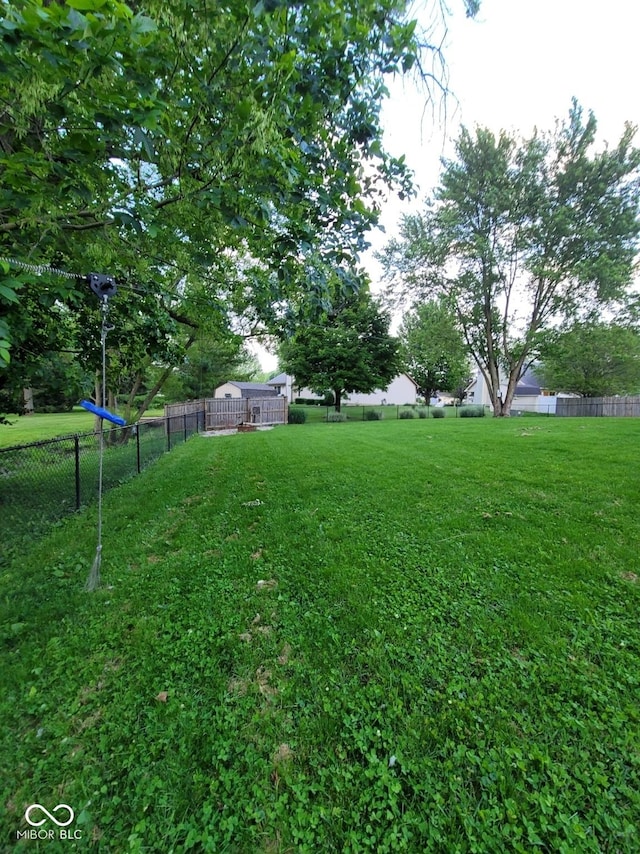 922 Eagle Brook Dr, Shelbyville, IN 46176 - view of yard