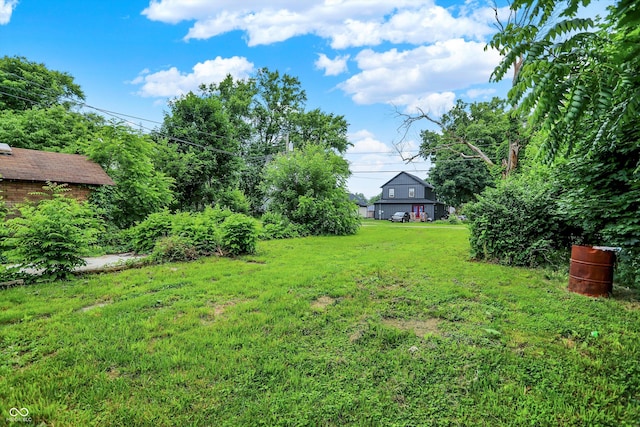 1418 W 5th St, Anderson, IN 46016 - view of grassy yard