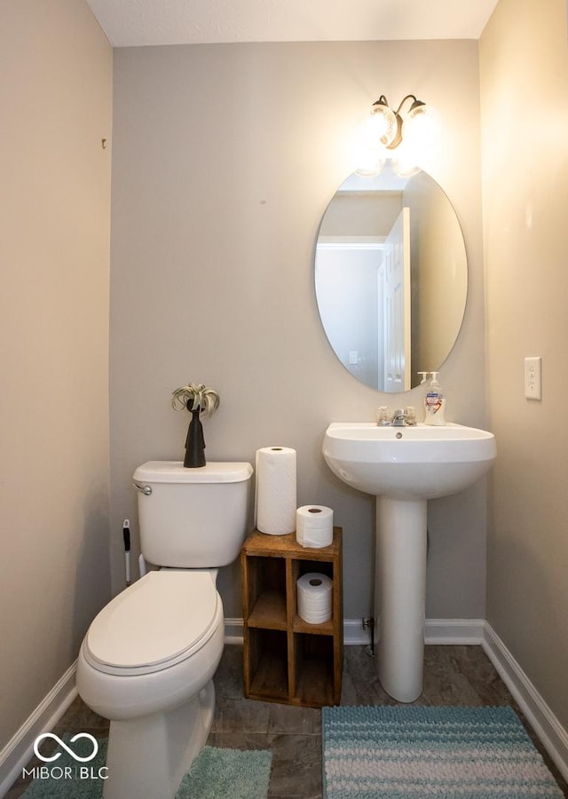 6532 Amherst Way, Zionsville, IN 46077 - half bathroom with baseboards