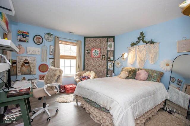 6532 Amherst Way, Zionsville, IN 46077 - bedroom featuring wood finished floors and a desk