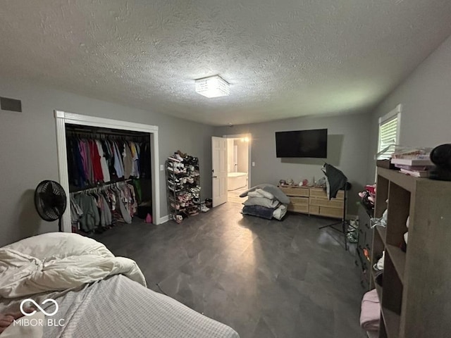 8407 Campbell Ct, Mooresville, IN 46158 - bedroom featuring a closet and a textured ceiling