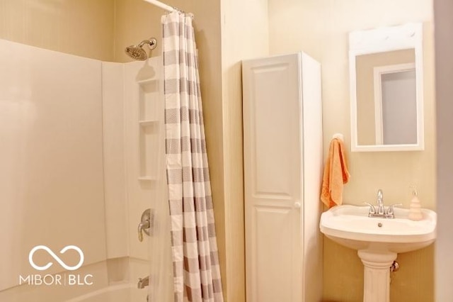 8905 Maze Rd, Indianapolis, IN 46259 - bathroom featuring shower / bath combination with curtain