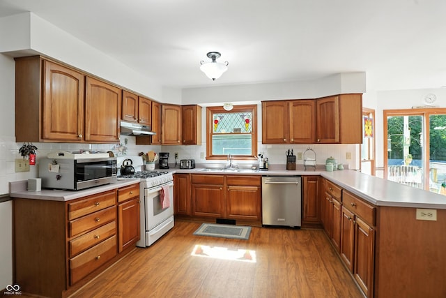 1224 S Hunter Rd, Indianapolis, IN 46239 - kitchen with appliances with stainless steel finishes, under cabinet range hood, a peninsula, and healthy amount of natural light