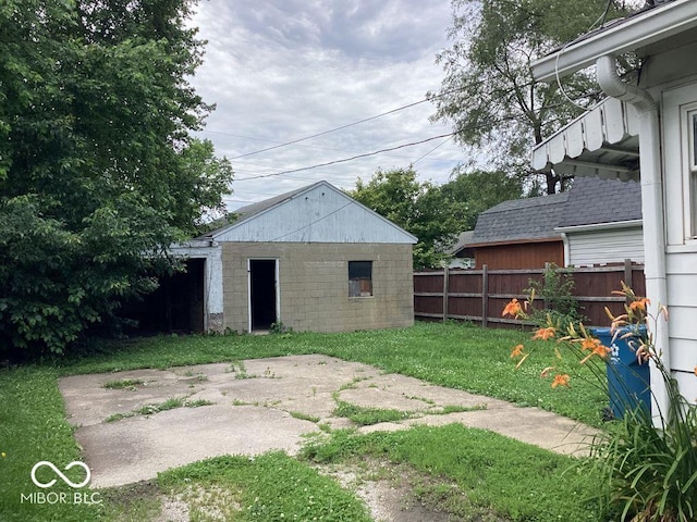 360 Laclede St, Indianapolis, IN 46241 - view of yard featuring an outbuilding