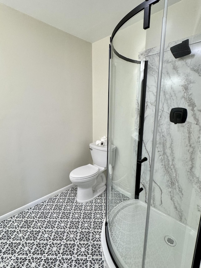 1400 Evelyn Ln, Anderson, IN 46017 - bathroom with toilet and a marble finish shower