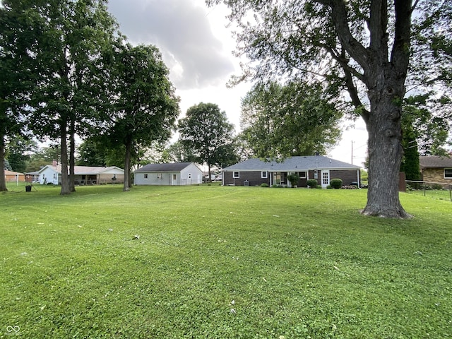 1400 Evelyn Ln, Anderson, IN 46017 - view of grassy yard