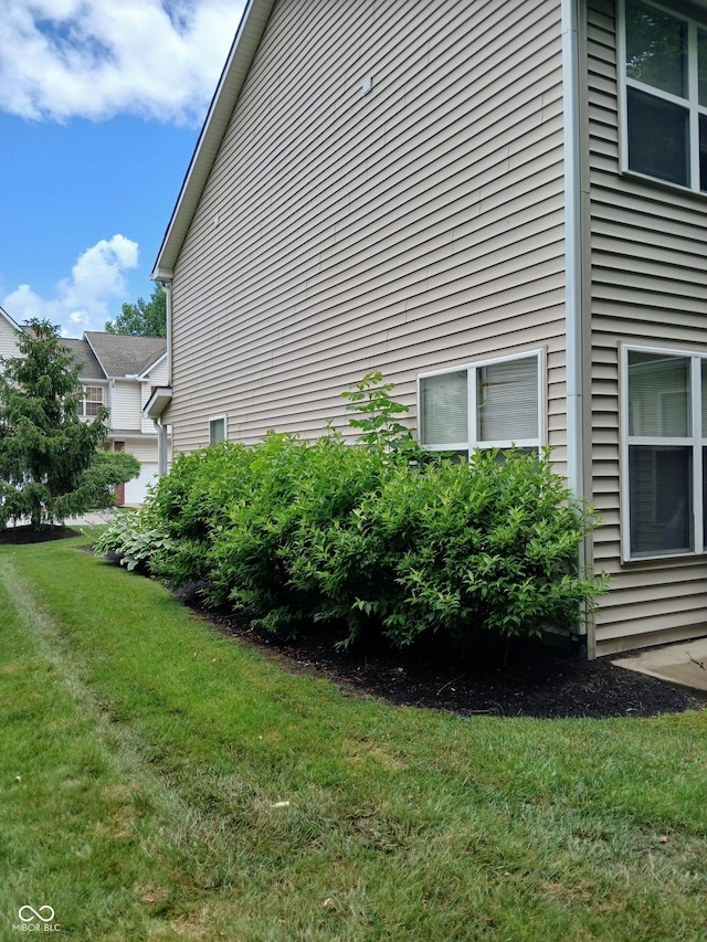 8333 Pine Branch Ln, Indianapolis, IN 46234 - view of side of property featuring a yard
