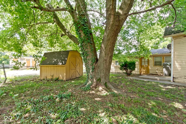 29 E Caven St, Indianapolis, IN 46225 - view of yard with a storage shed