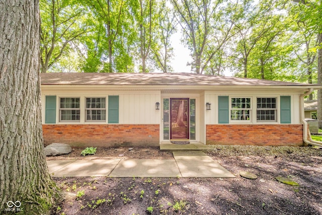 2613 W Queensbury Rd, Muncie, IN 47304 - single story home featuring brick siding