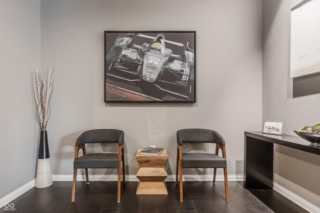 225 N New Jersey St Unit 52, Indianapolis, IN 46204 - living area featuring baseboards and dark wood-type flooring