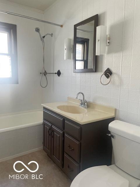 416 W 21st St, Anderson, IN 46016 - full bath featuring vanity, tiled shower / bath, and backsplash