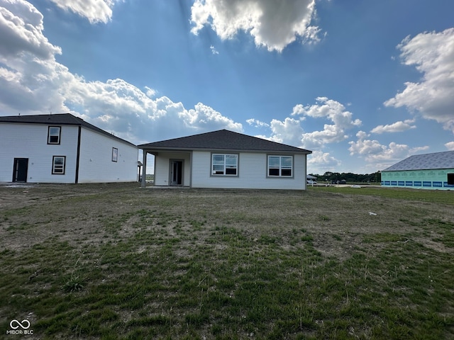 201 Holly Ln, Greenfield, IN 46140 - back of property with a yard