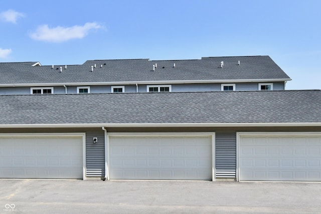 3443 Thomas Jefferson St, Westfield, IN 46074 - view of garage