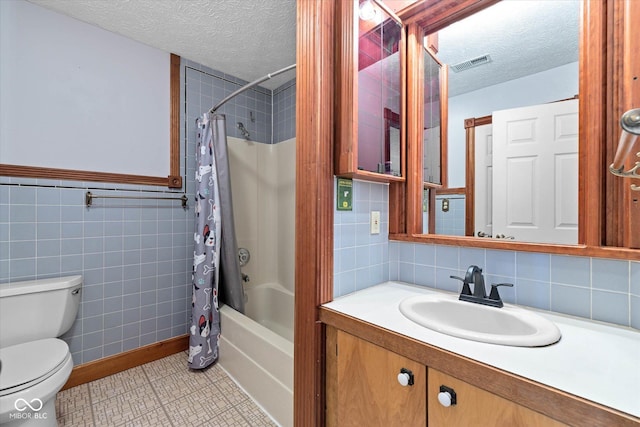 7516 S County Road 300 W, Clayton, IN 46118 - full bath featuring tile walls, a textured ceiling, vanity, shower / tub combo with curtain, and a wainscoted wall