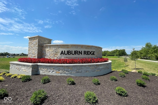 4999 Hummingbird Dr, Brownsburg, IN 46112 - community / neighborhood sign featuring a yard