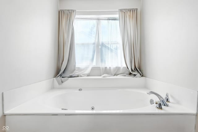 2463 Kettering Way, Indianapolis, IN 46214 - bathroom featuring a whirlpool tub