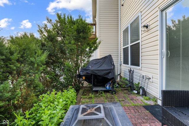 9525 Longwell Dr, Indianapolis, IN 46240 - view of yard with a patio