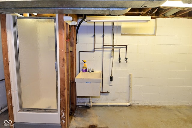 136 W Loretta Dr, Indianapolis, IN 46217 - unfinished below grade area with a sink