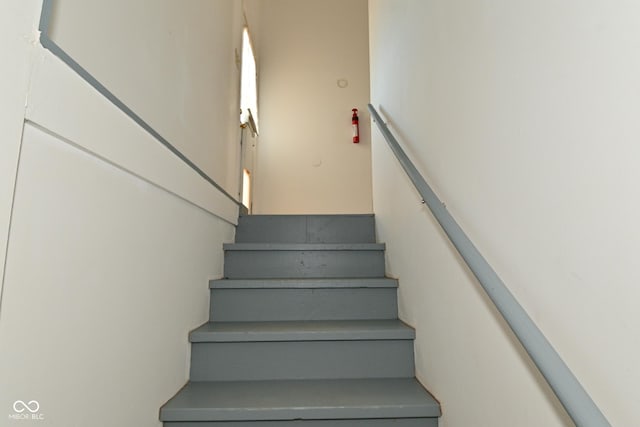136 W Loretta Dr, Indianapolis, IN 46217 - view of stairway