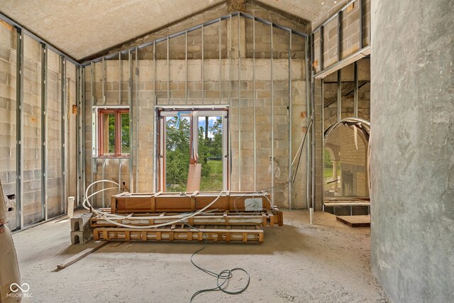 4945 S 100 E, Lafayette, IN 47909 - misc room with vaulted ceiling