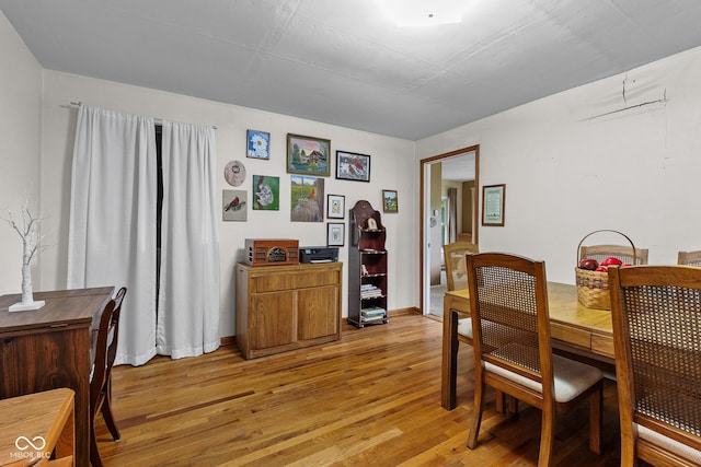 9030 E 700 S, Elizabethtown, IN 47232 - dining room with light wood-style flooring