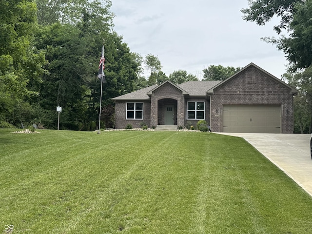 188 Gettysburg, Coatesville, IN 46121 - ranch-style home with brick siding, an attached garage, concrete driveway, and a front lawn