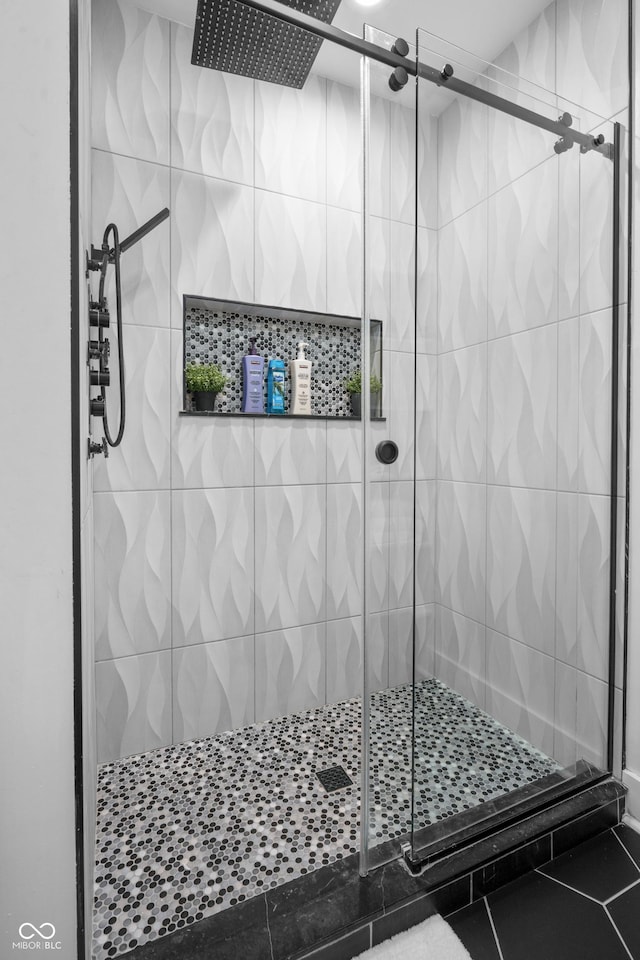 934 Calvary St, Indianapolis, IN 46203 - bathroom featuring a stall shower