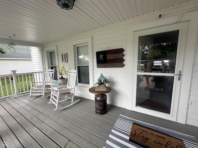 208 10th St, Covington, IN 47932 - view of wooden porch