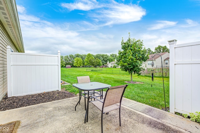 1331 Mccormicks Cir, Danville, IN 46122 - view of patio featuring outdoor dining area