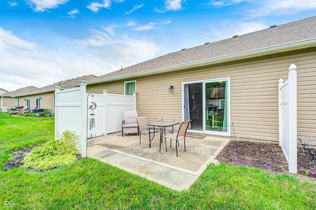 1331 Mccormicks Cir, Danville, IN 46122 - view of patio / terrace