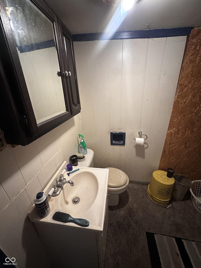 1033 S Locke St, Kokomo, IN 46902 - bathroom with toilet and vanity