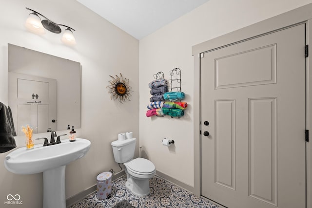 320 Briar Hill Dr, Whiteland, IN 46184 - bathroom featuring baseboards and tile patterned floors