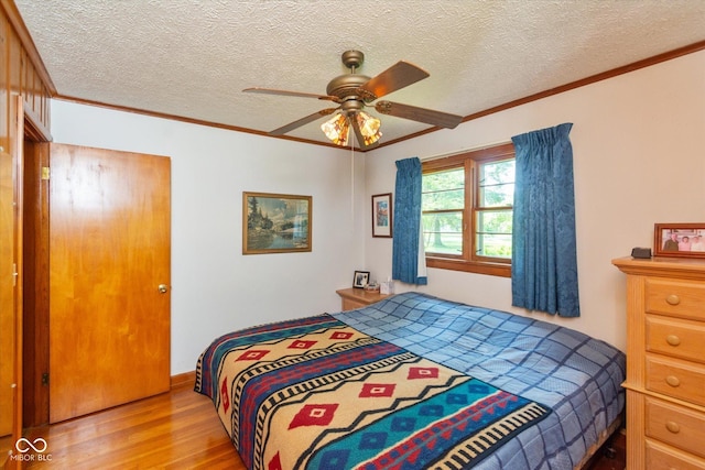 2808 Woodside Dr, Plainfield, IN 46168 - bedroom with wood finished floors, crown molding, a textured ceiling, and ceiling fan