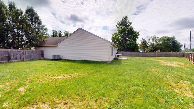 6640 Chipping Ct, Indianapolis, IN 46268 - view of fenced backyard