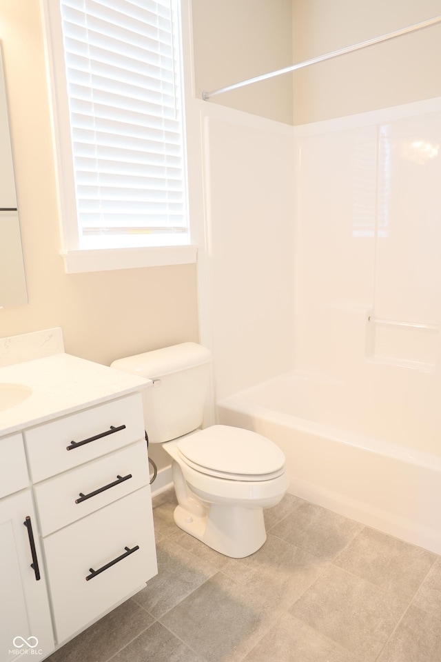13044 Moorland Ln, Carmel, IN 46074 - full bath with vanity and shower / washtub combination